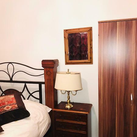Modern Cosy Room With Private Bathroom Harrow kerület Kültér fotó