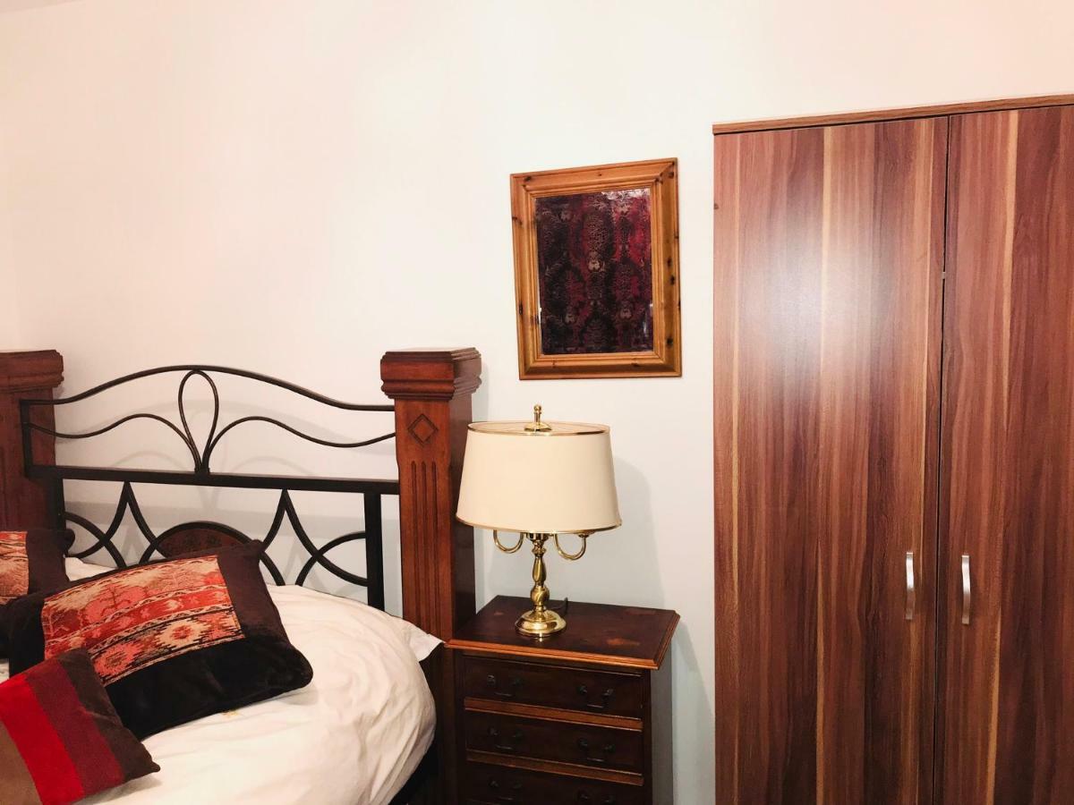 Modern Cosy Room With Private Bathroom Harrow kerület Kültér fotó