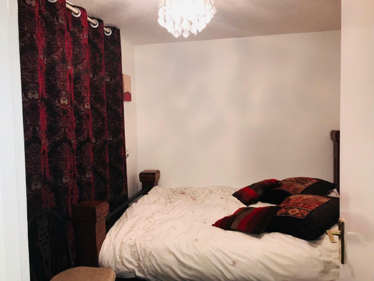Modern Cosy Room With Private Bathroom Harrow kerület Kültér fotó